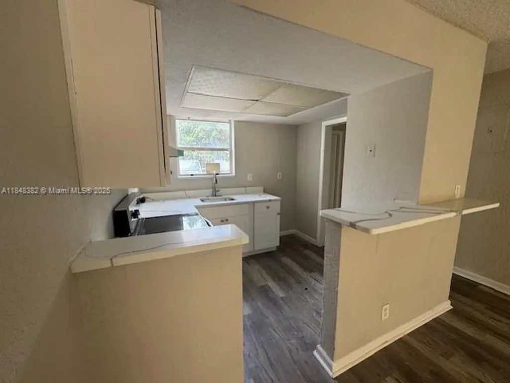 952 NW 24th Avenue Fort Lauderdale FL 33311