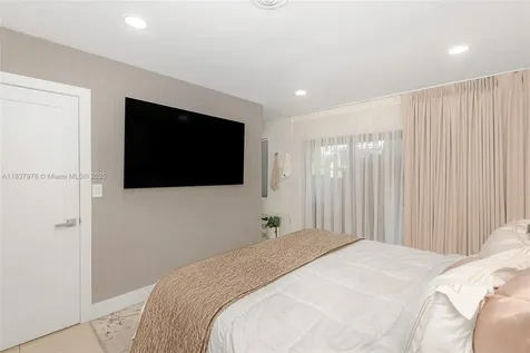 9865 SW 16th Street Miami FL 33165