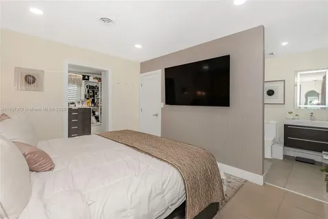 9865 SW 16th Street Miami FL 33165