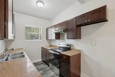 3371 SW 37th Street West Park FL 33023