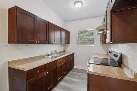 3371 SW 37th Street West Park FL 33023