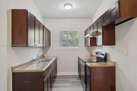 3371 SW 37th Street West Park FL 33023
