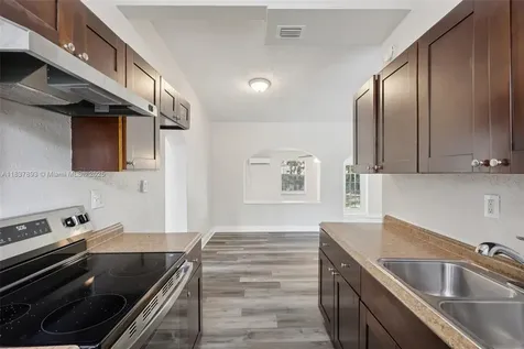3371 SW 37th Street West Park FL 33023