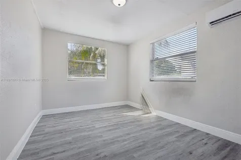 3371 SW 37th Street West Park FL 33023