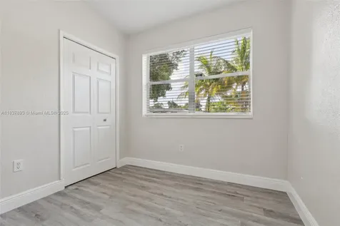 3371 SW 37th Street West Park FL 33023