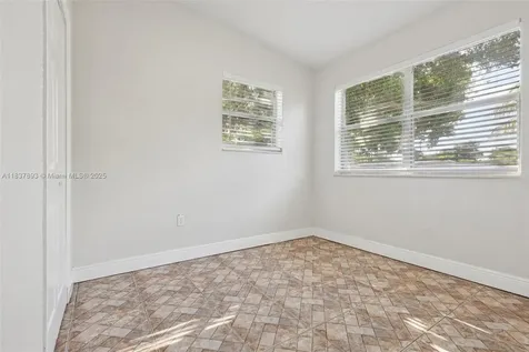 3371 SW 37th Street West Park FL 33023