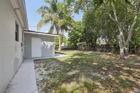3371 SW 37th Street West Park FL 33023