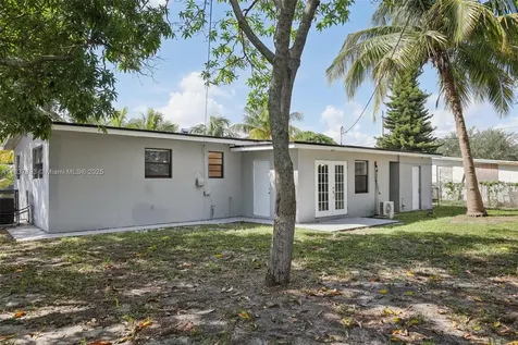 3371 SW 37th Street West Park FL 33023
