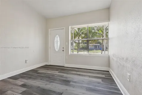 3371 SW 37th Street West Park FL 33023