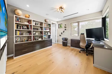 7621 SW 59th Court South Miami FL 33143