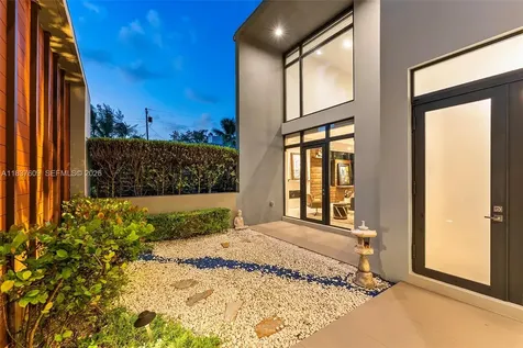 7621 SW 59th Court South Miami FL 33143
