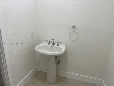 320 E 58th Street Hialeah FL 33013