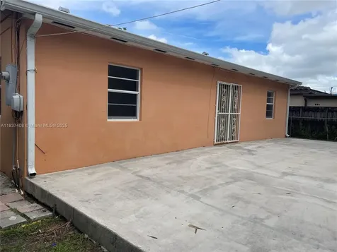 320 E 58th Street Hialeah FL 33013