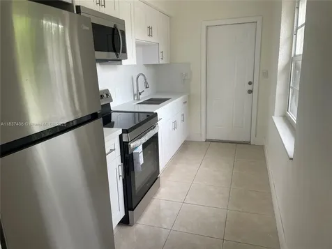 320 E 58th Street Hialeah FL 33013