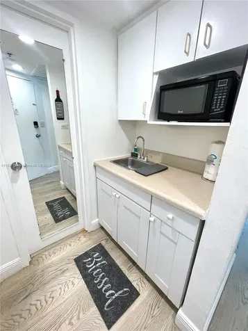 5445 Collins Avenue Miami Beach FL 33140