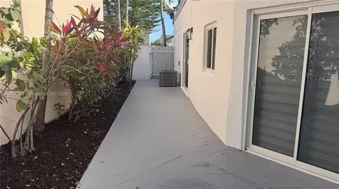 12239 NW 7th Street Miami FL 33182