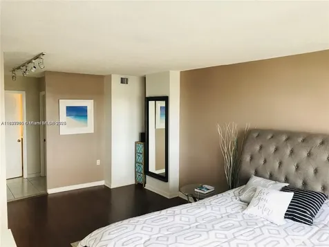 2780 NE 183rd Street Aventura FL 33160