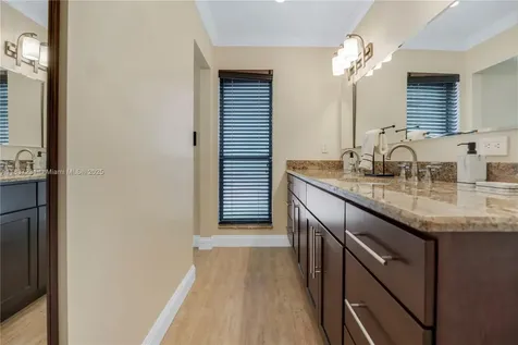 6421 Falconsgate Avenue Davie FL 33331