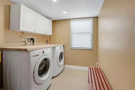 6421 Falconsgate Avenue Davie FL 33331