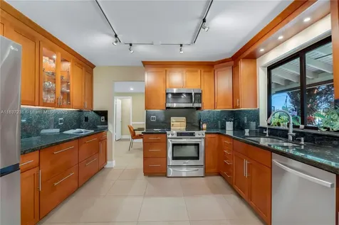 6421 Falconsgate Avenue Davie FL 33331
