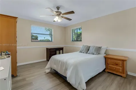 6421 Falconsgate Avenue Davie FL 33331