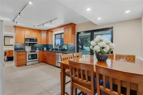 6421 Falconsgate Avenue Davie FL 33331
