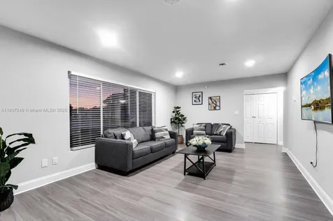 809 E Glen Oak Clearwater FL 33759