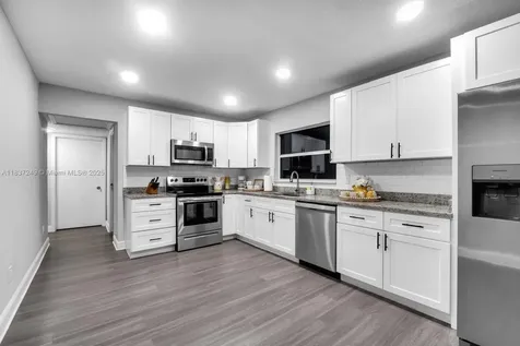 809 E Glen Oak Clearwater FL 33759