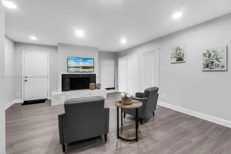 809 E Glen Oak Clearwater FL 33759