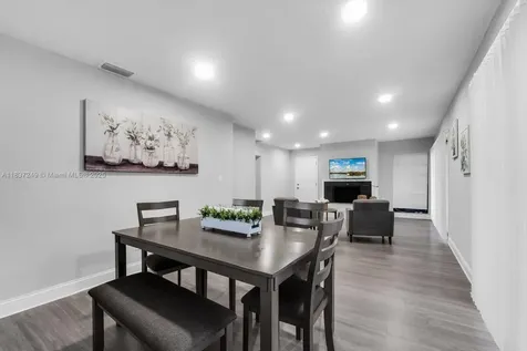 809 E Glen Oak Clearwater FL 33759