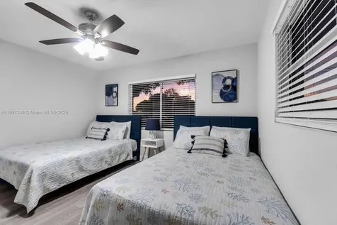 809 E Glen Oak Clearwater FL 33759