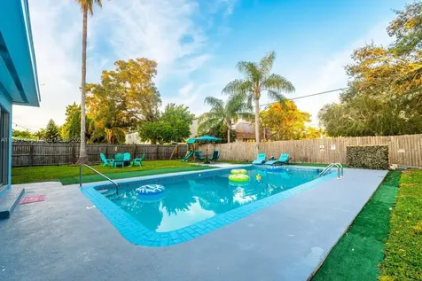 809 E Glen Oak Clearwater FL 33759