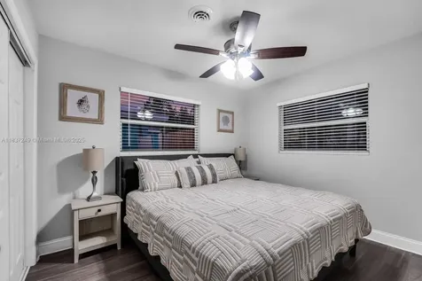 809 E Glen Oak Clearwater FL 33759
