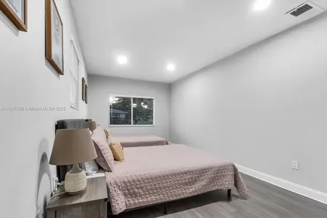 809 E Glen Oak Clearwater FL 33759