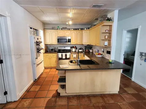 3521 E 8th Avenue Hialeah FL 33013