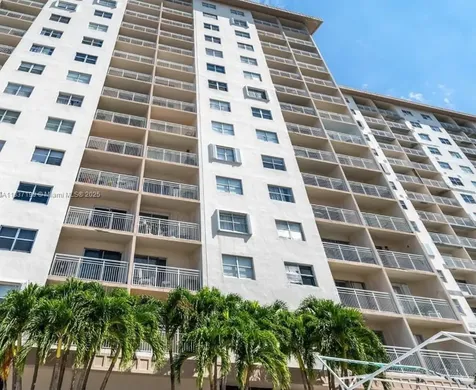 400 Kings Point Drive Sunny Isles Beach FL 33160