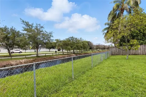 8899 NW 169th Terrace Hialeah FL 33018
