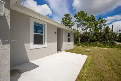 323 Garfield Avenue NE Lake Placid FL 33852