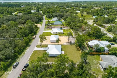 323 Garfield Avenue NE Lake Placid FL 33852