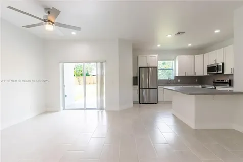 323 Garfield Avenue NE Lake Placid FL 33852