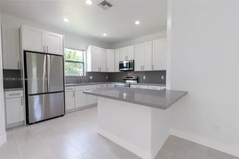 323 Garfield Avenue NE Lake Placid FL 33852