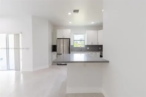 323 Garfield Avenue NE Lake Placid FL 33852