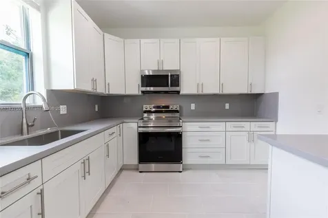 323 Garfield Avenue NE Lake Placid FL 33852