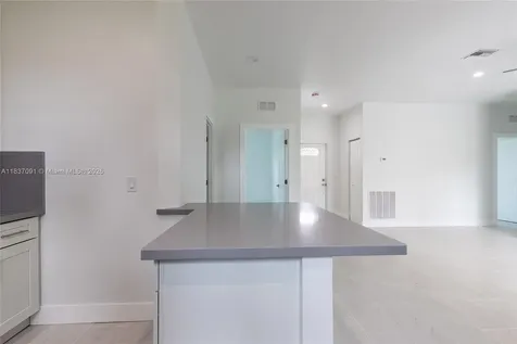323 Garfield Avenue NE Lake Placid FL 33852