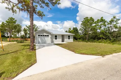 323 Garfield Avenue NE Lake Placid FL 33852