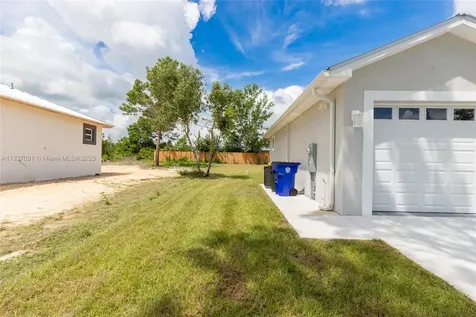 323 Garfield Avenue NE Lake Placid FL 33852
