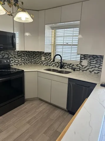 661 N University Drive Pembroke Pines FL 33024