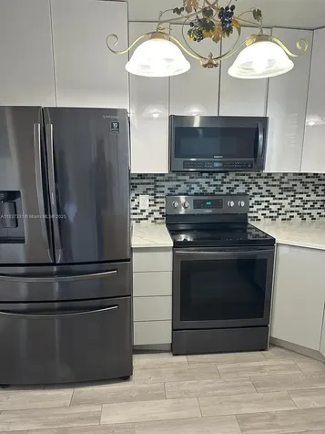 661 N University Drive Pembroke Pines FL 33024