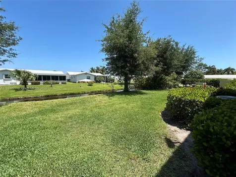 3 Largo Way Boynton Beach FL 33426