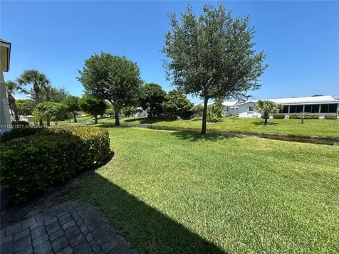 3 Largo Way Boynton Beach FL 33426